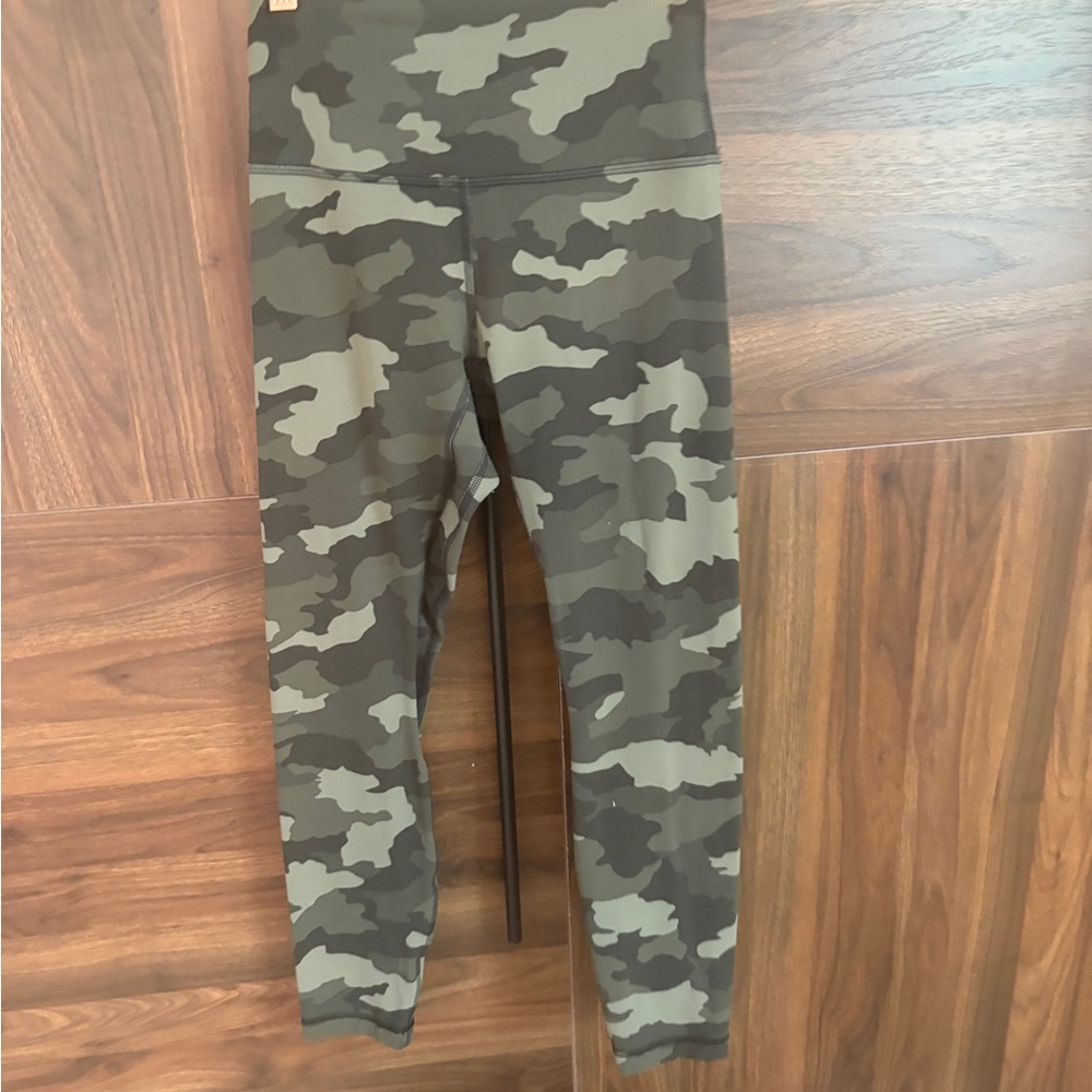 lululemon athletica align crop lulu women’s Olive Camo camouflage crop 25”